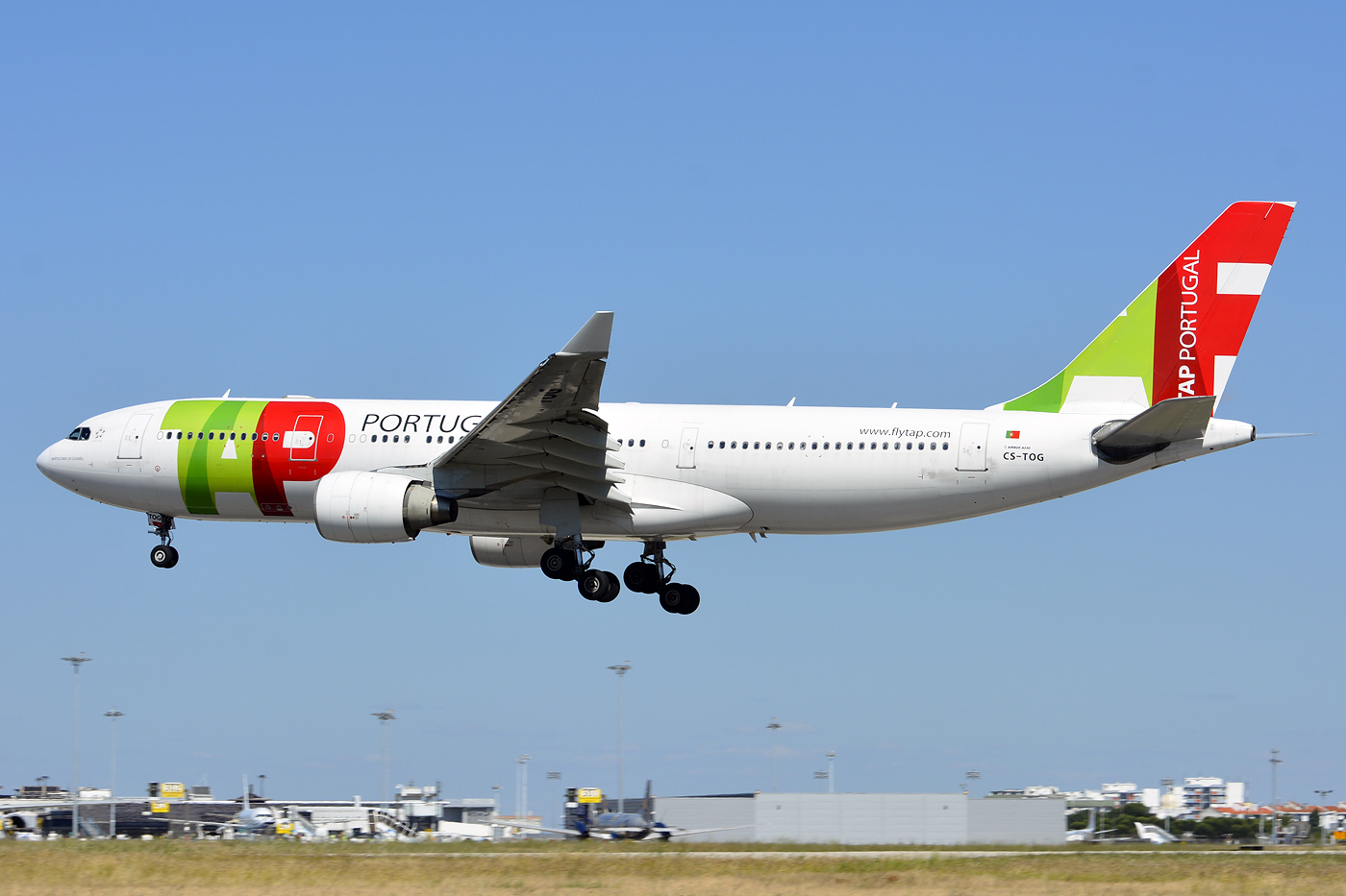 CS-TOG · Airbus A330-223 · (LIS / LPPT)