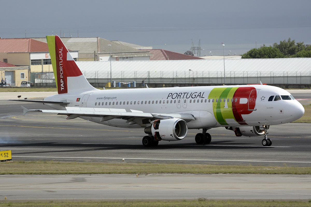 CS-TNN · Airbus A320-214 · (LIS / LPPT)