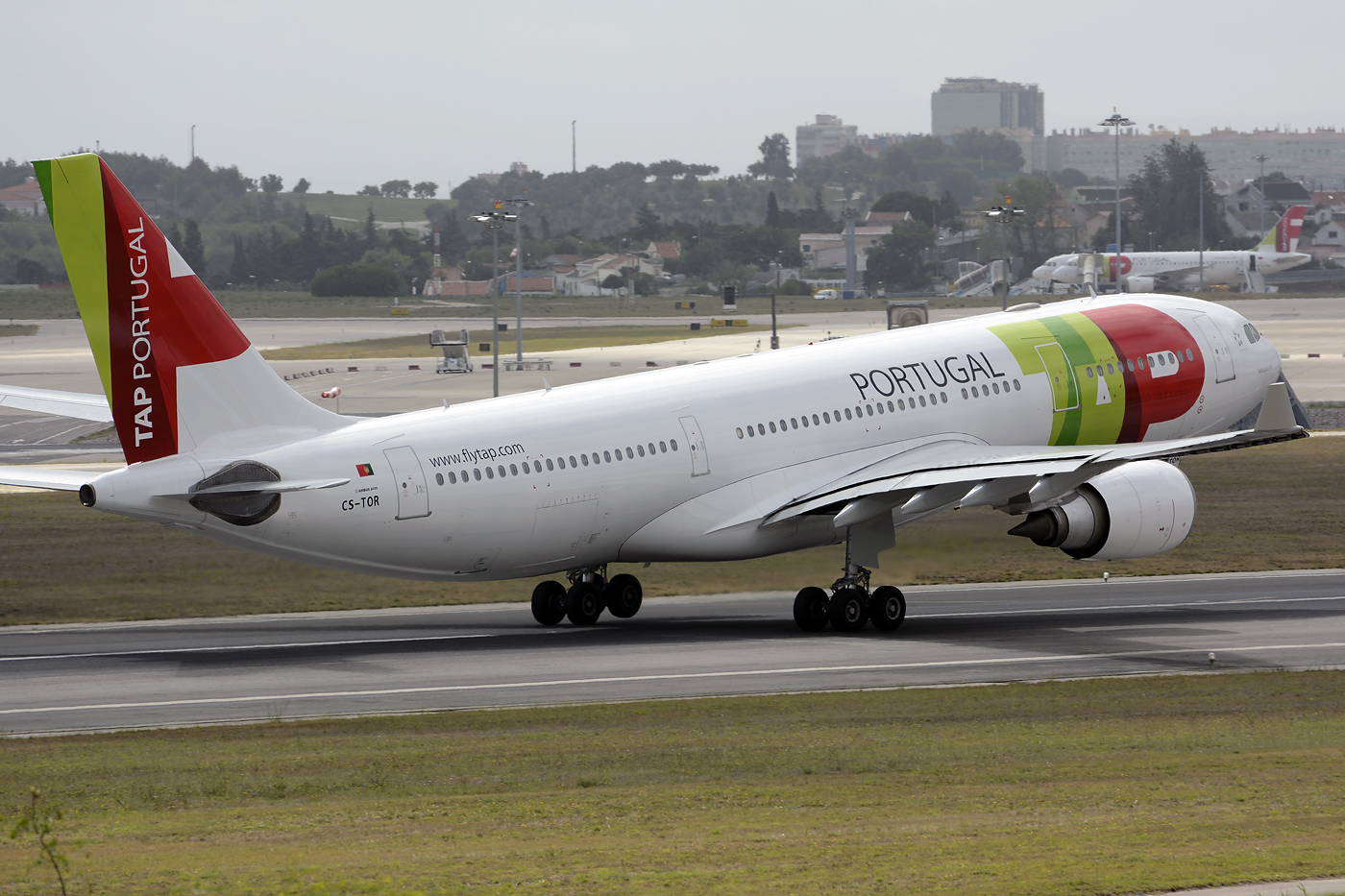 CS-TOR (486) 2002 Airbus A330-203