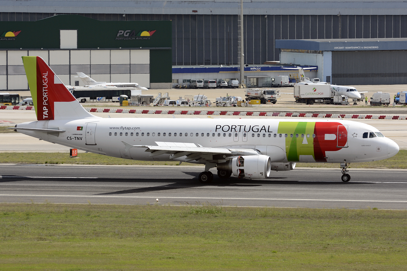CS-TNV · Airbus A320-214 · (LIS / LPPT)