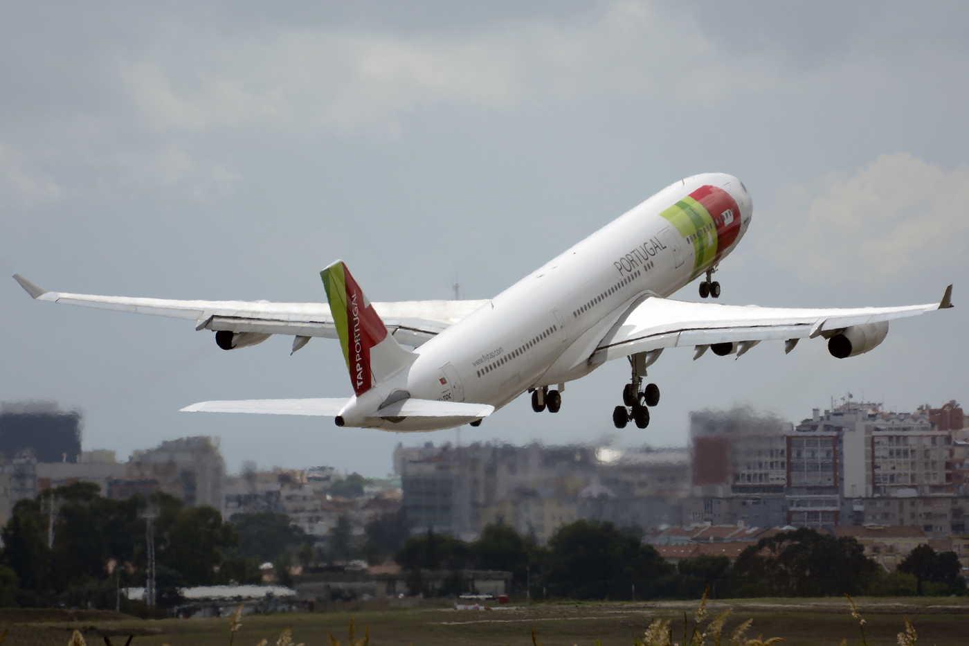CS-TOC · Airbus A340-312 · (LIS / LPPT)