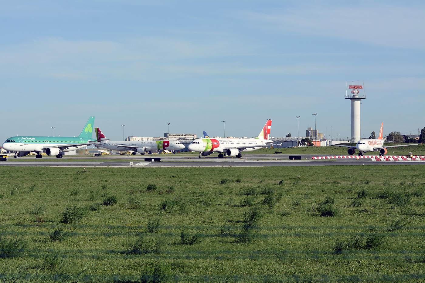 CS-TNH · Airbus A320-214 · (LIS / LPPT)