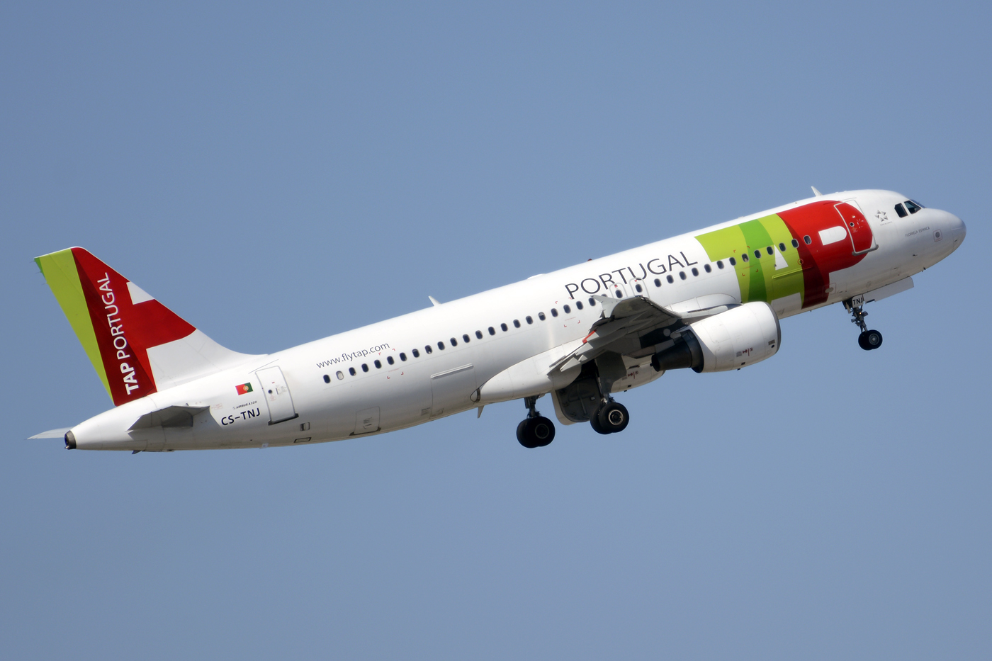 CS-TNJ · Airbus A320-214 · (ZRH / LSZH)