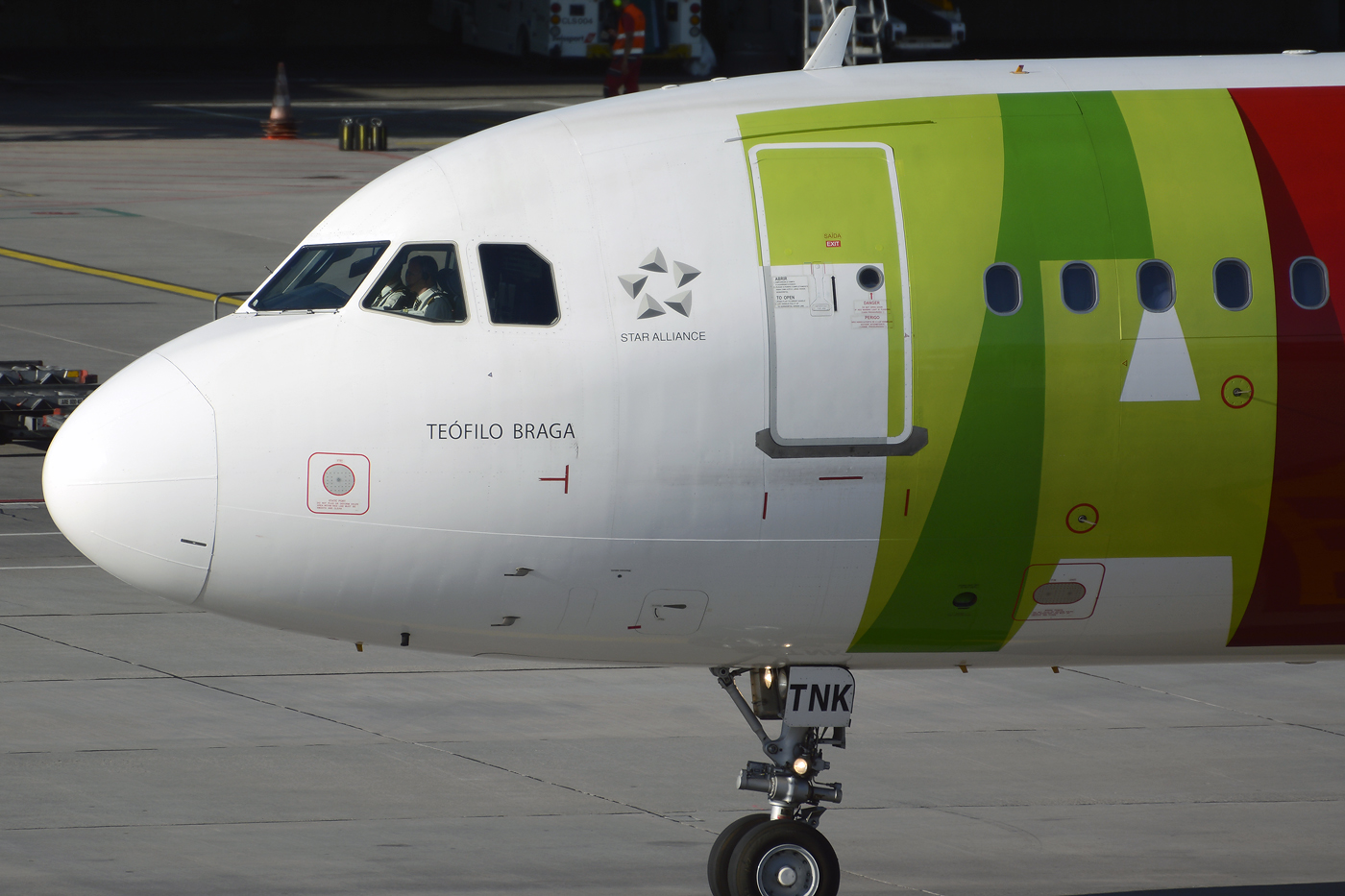 CS-TNK · Airbus A320-214 · (ZRH / LSZH)