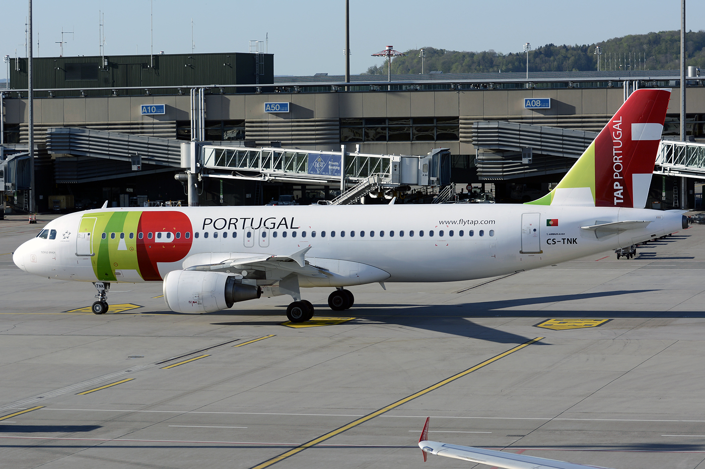 CS-TNK · Airbus A320-214 · (ZRH / LSZH)