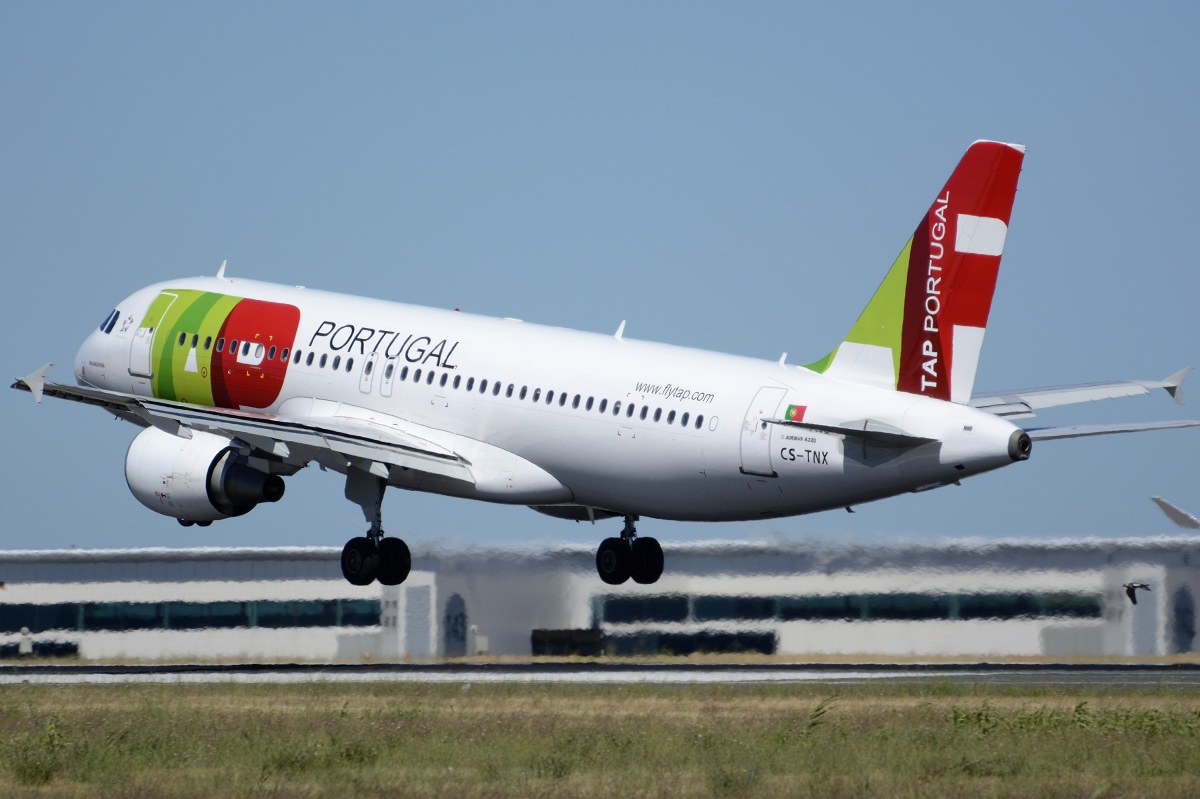 CS-TNX · Airbus A320-214 · (LIS / LPPT)