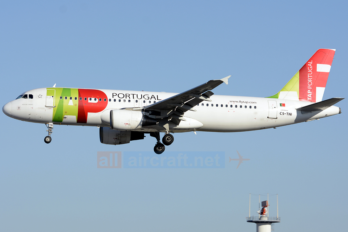 CS-TNI · Airbus A320-214 · (LIS / LPPT)