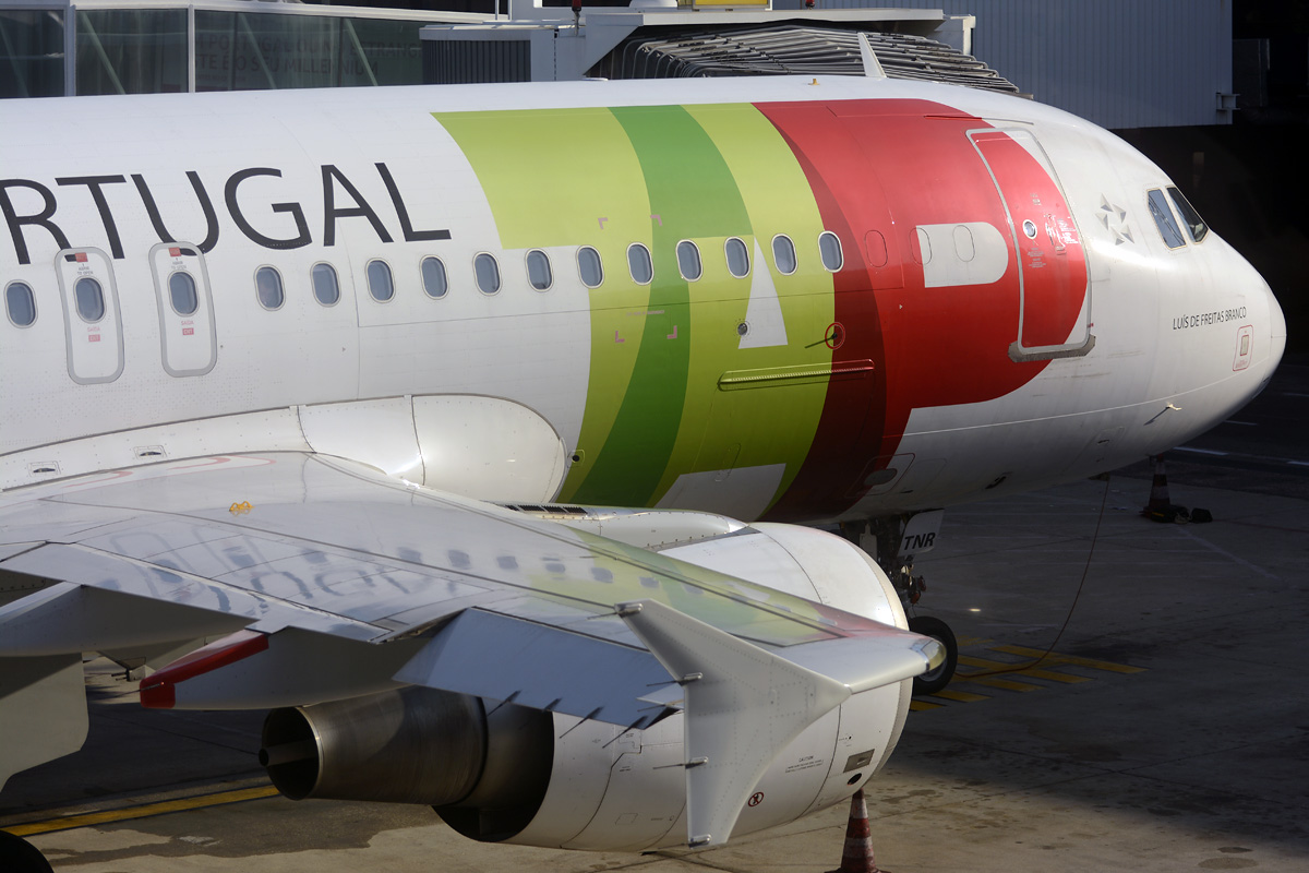 CS-TNR · Airbus A320-214 · (LIS / LPPT)
