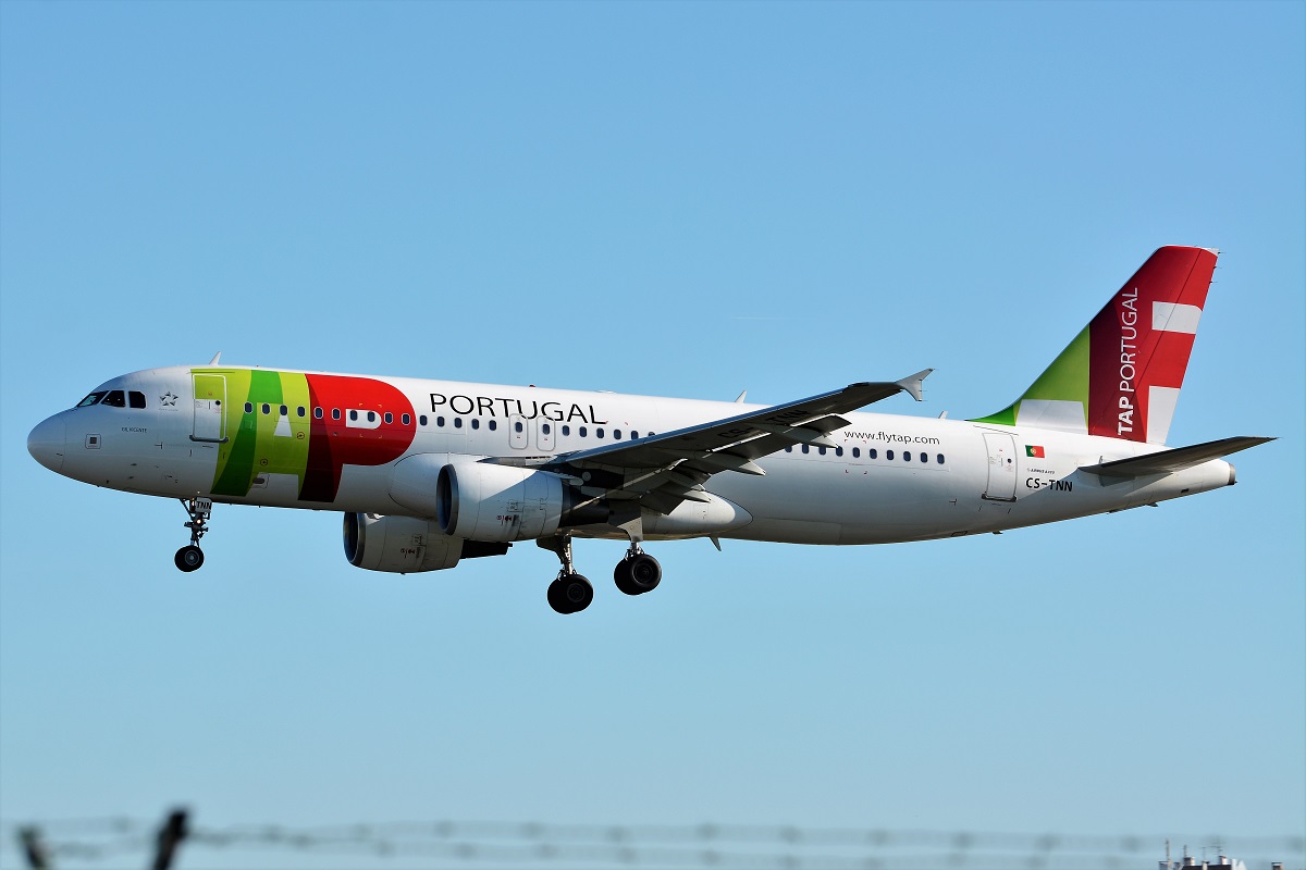 CS-TNN · Airbus A320-214 · (LIS / LPPT)