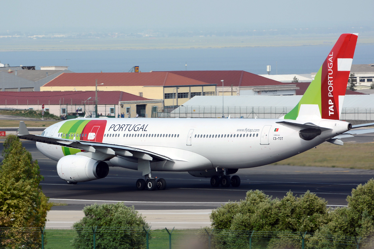 CS-TOT · Airbus A330-243 · (LIS / LPPT)