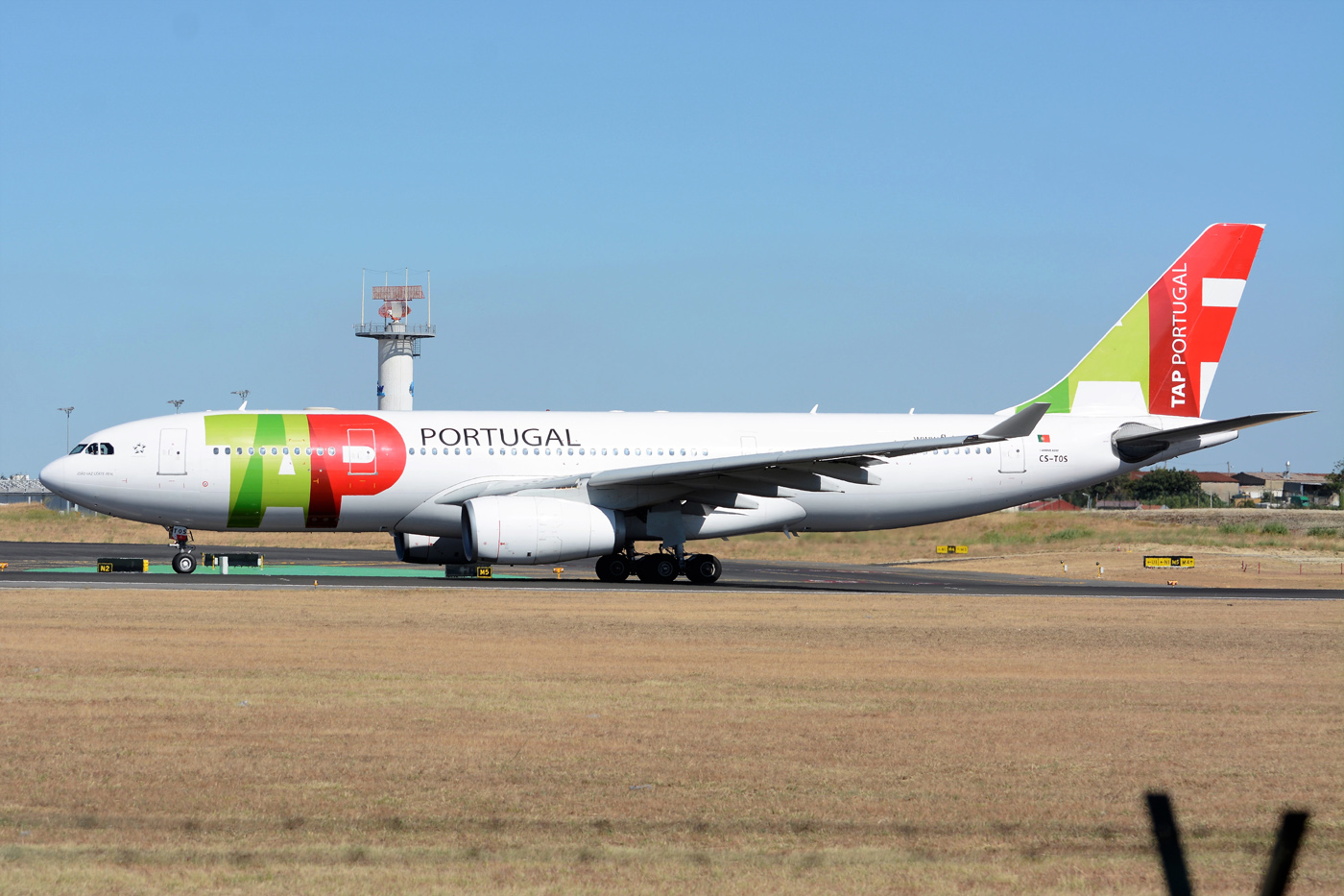 CS-TOS (365) 2000 Airbus A330-243