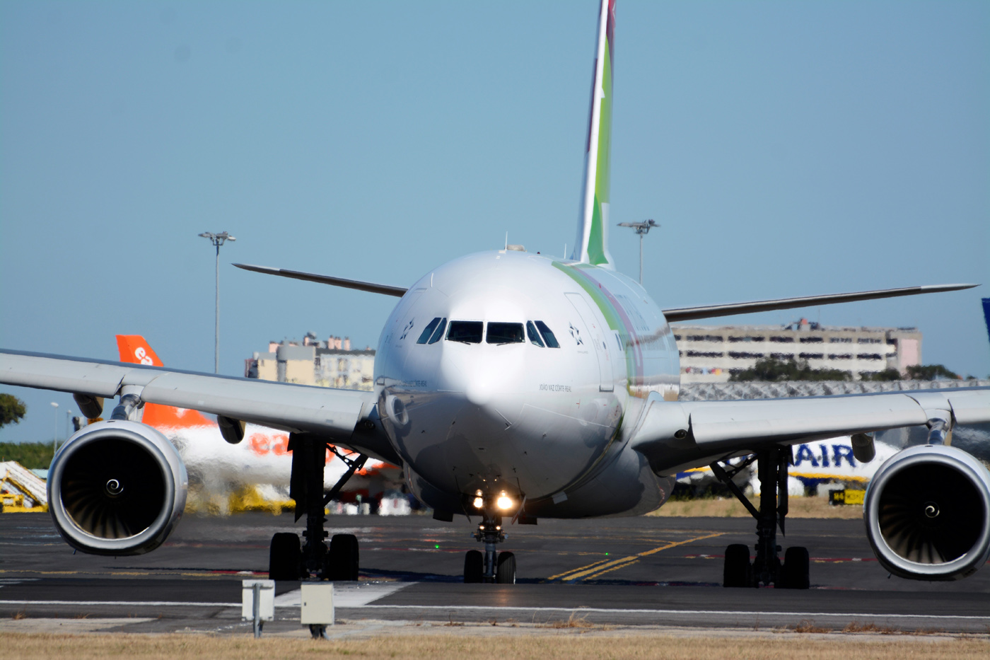 CS-TOS (365) 2000 Airbus A330-243
