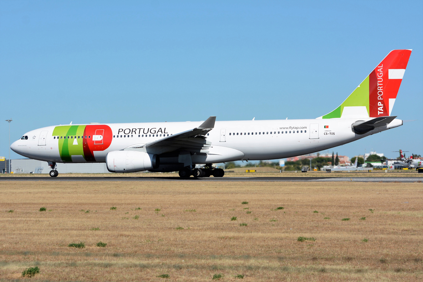 CS-TOS · Airbus A330-243 · (LIS / LPPT)