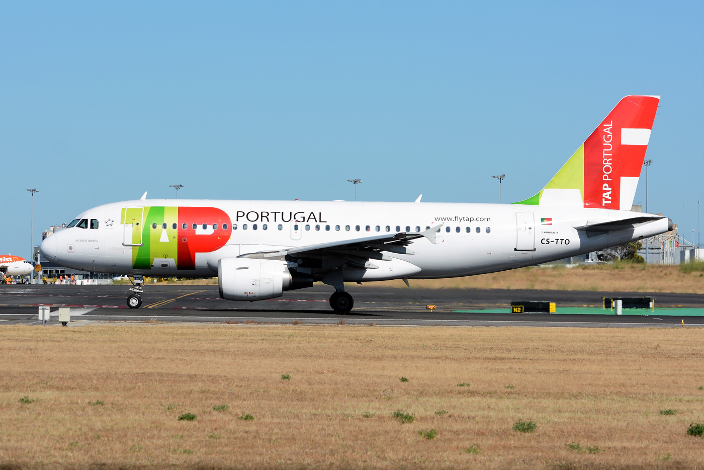 CS-TTO (1127) 1999 Airbus A319-111