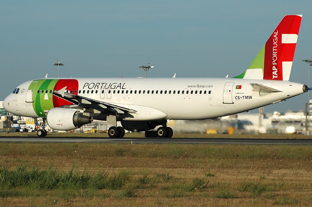 CS-TMW · Airbus A320-214 · (LIS / LPPT)