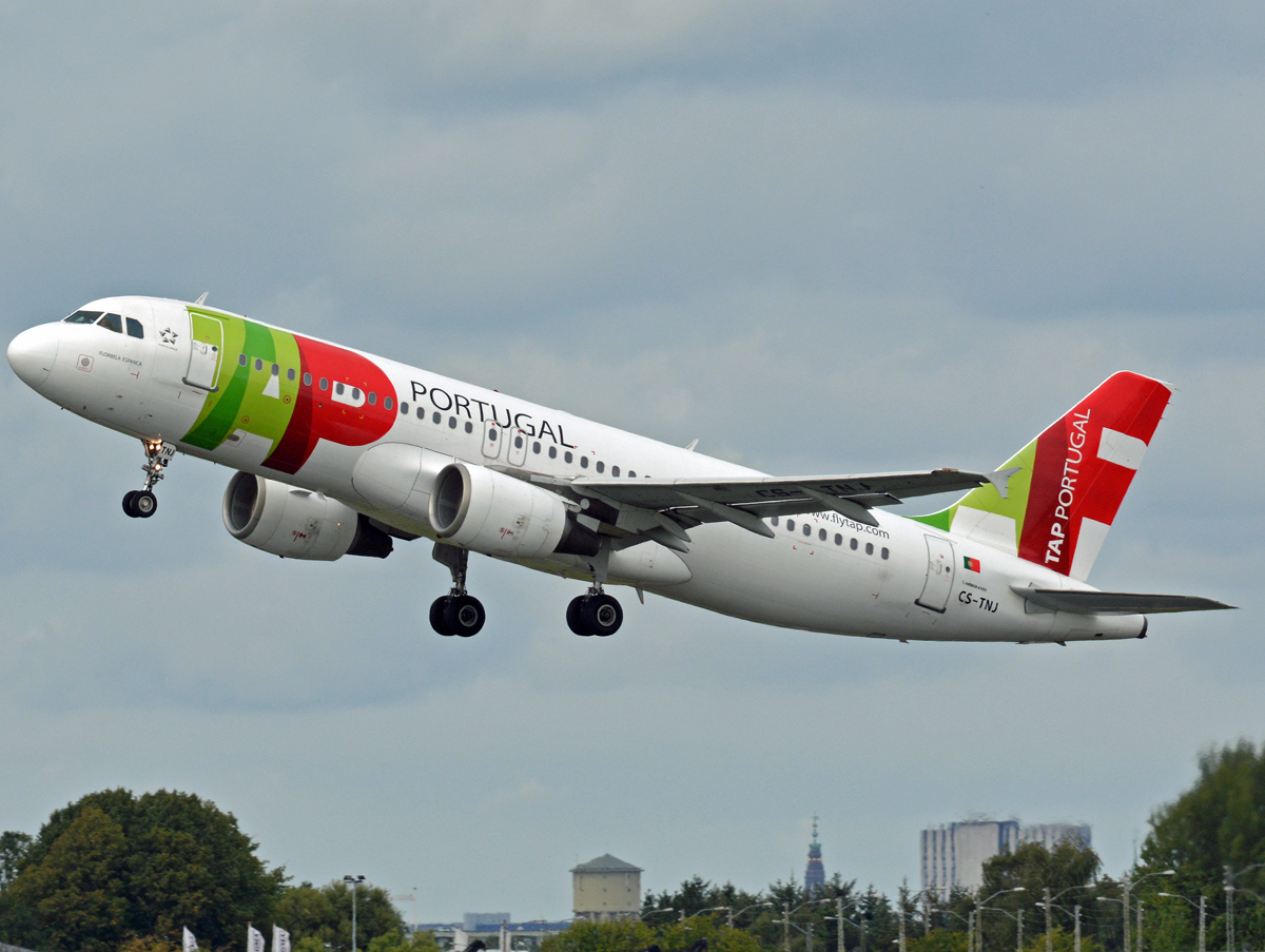 CS-TNJ · Airbus A320-214 · (CPH / EKCH)