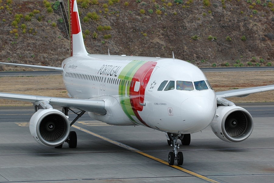 CS-TNJ · Airbus A320-214 · (FNC / LPMA)