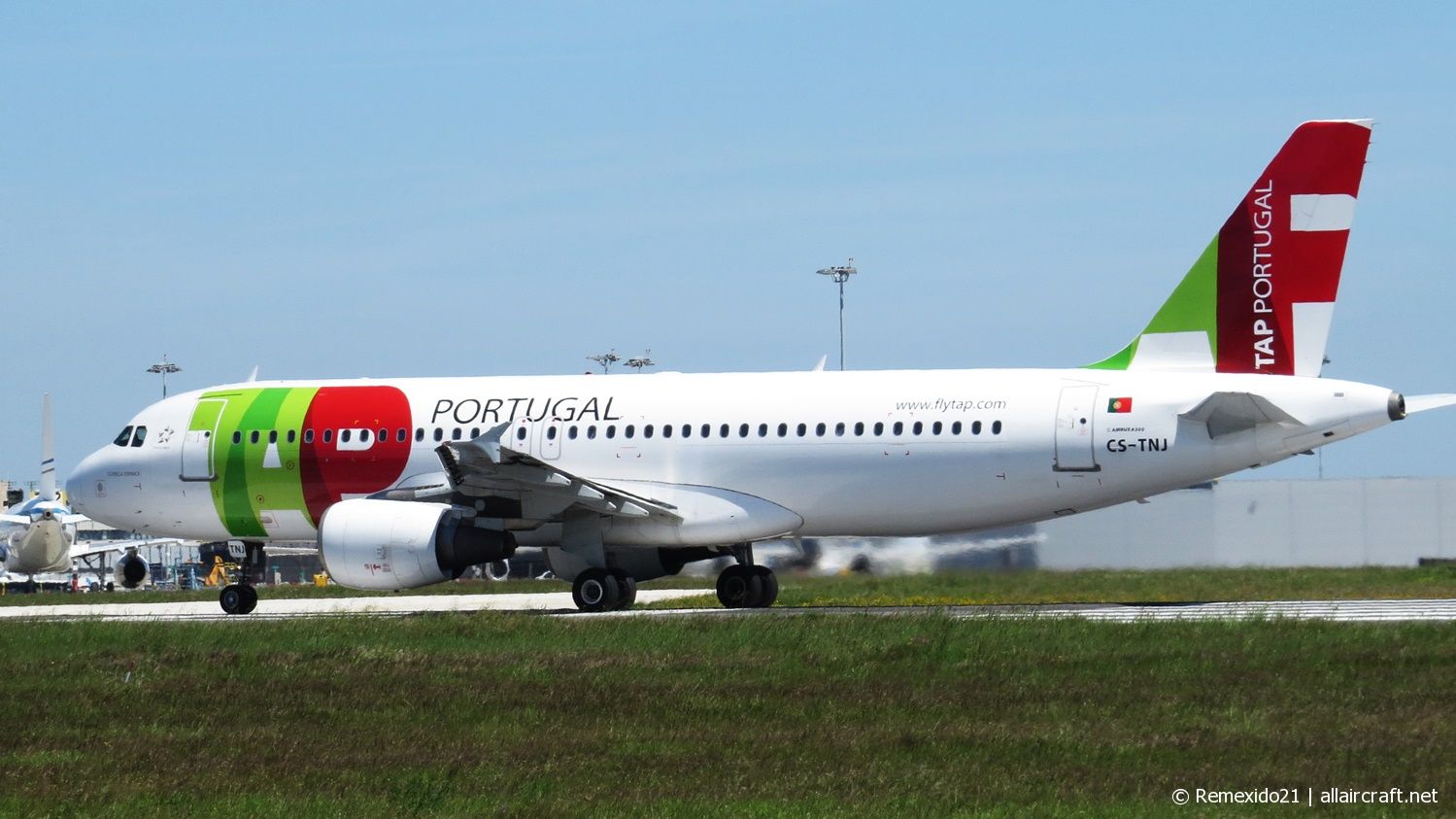 CS-TNJ · Airbus A320-214 · (LIS / LPPT)
