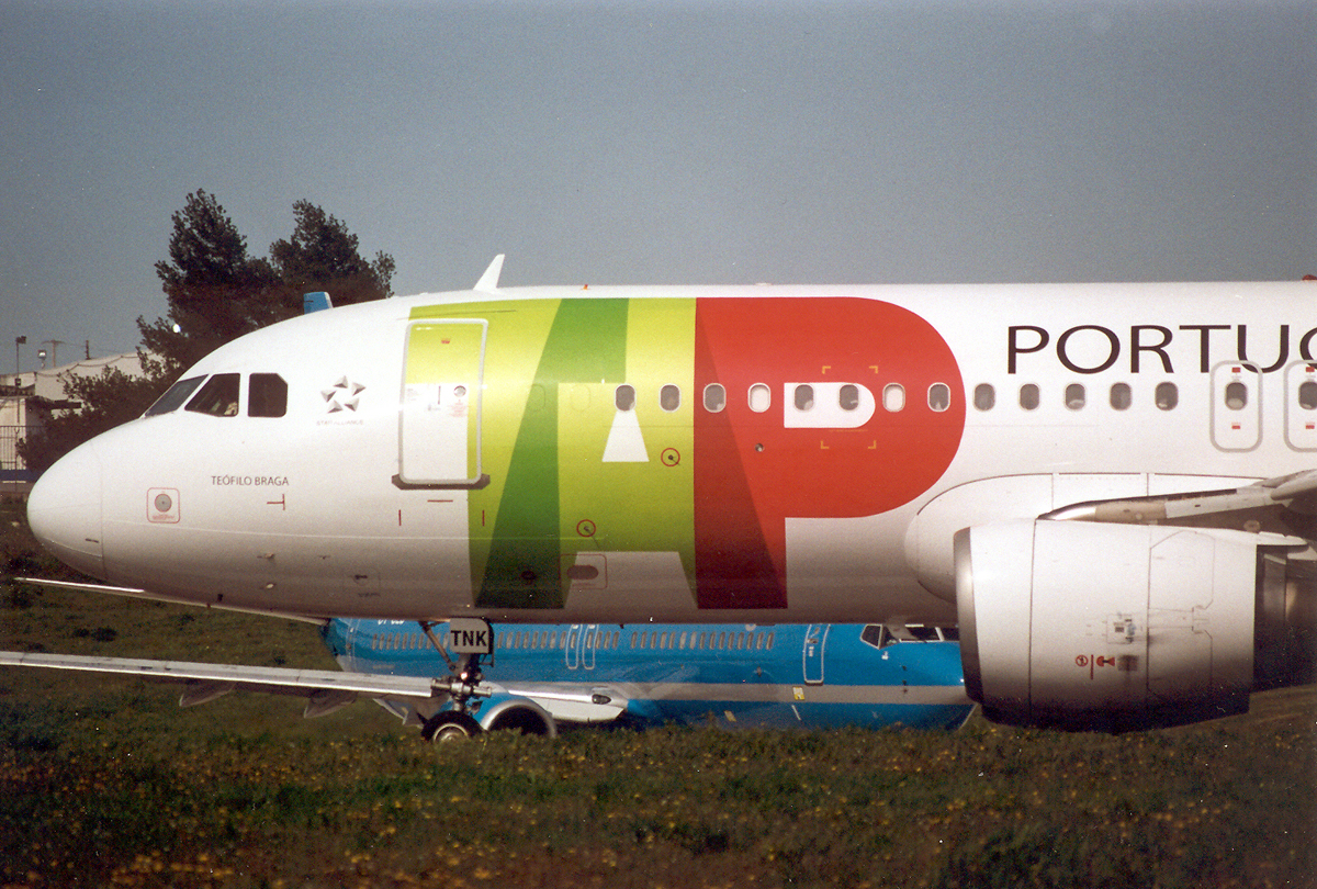 CS-TNK (1206) 2000 Airbus A320-214
