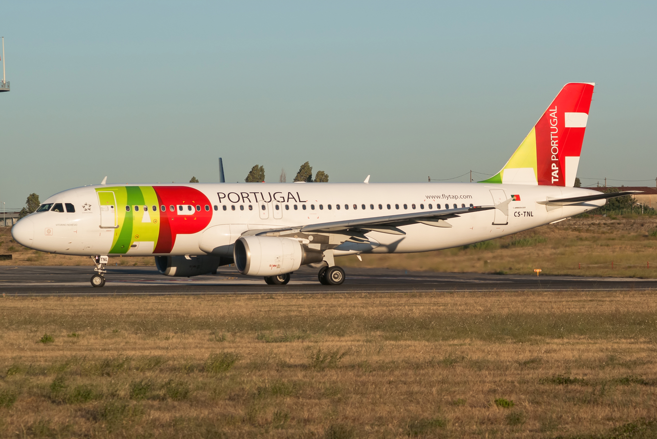 CS-TNL (1231) 2000 Airbus A320-214