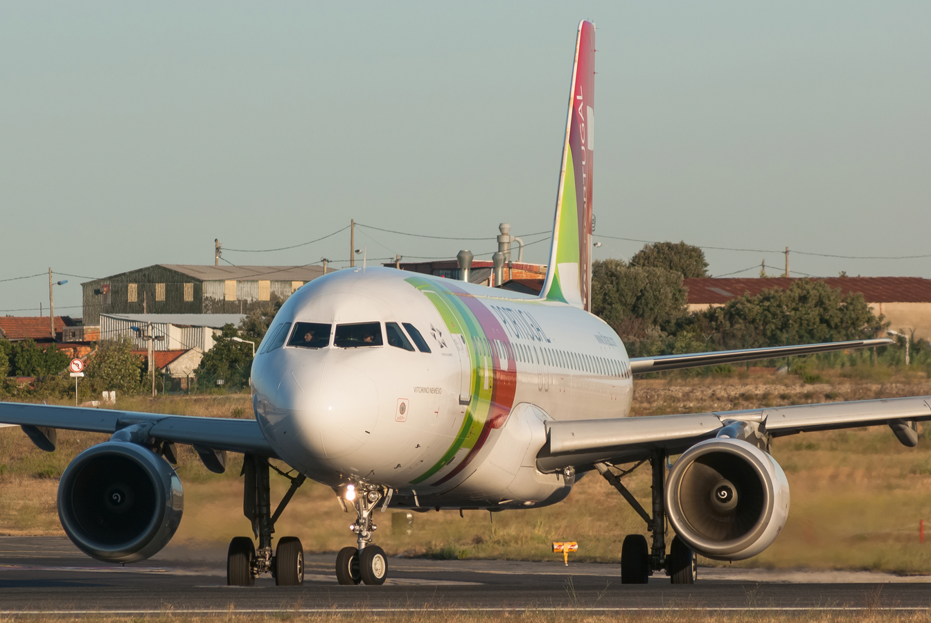 CS-TNL (1231) 2000 Airbus A320-214