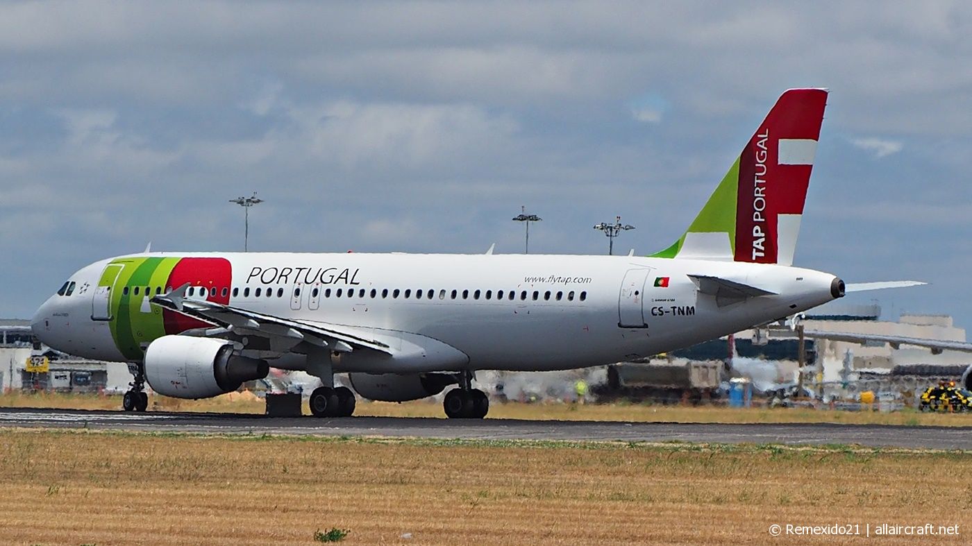 CS-TNM (1799) 2002 Airbus A320-214