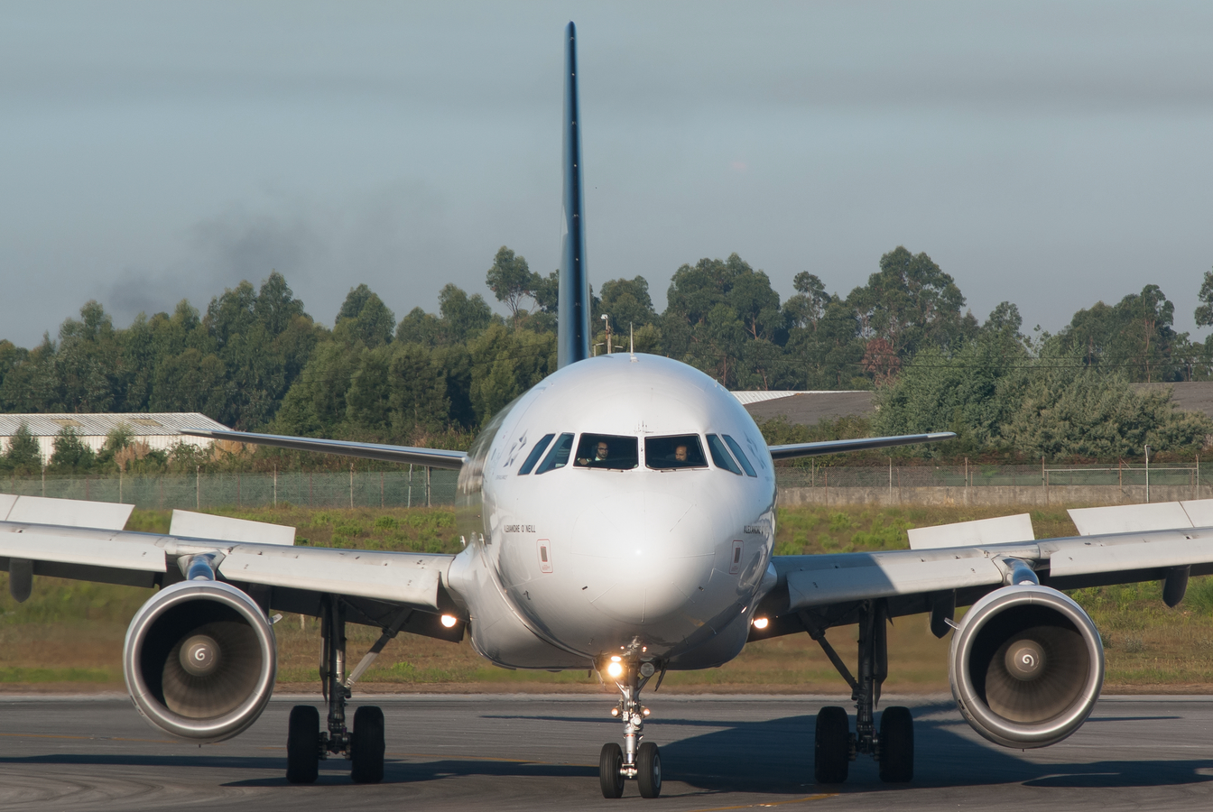 CS-TNP · Airbus A320-214 · (OPO / LPPR)