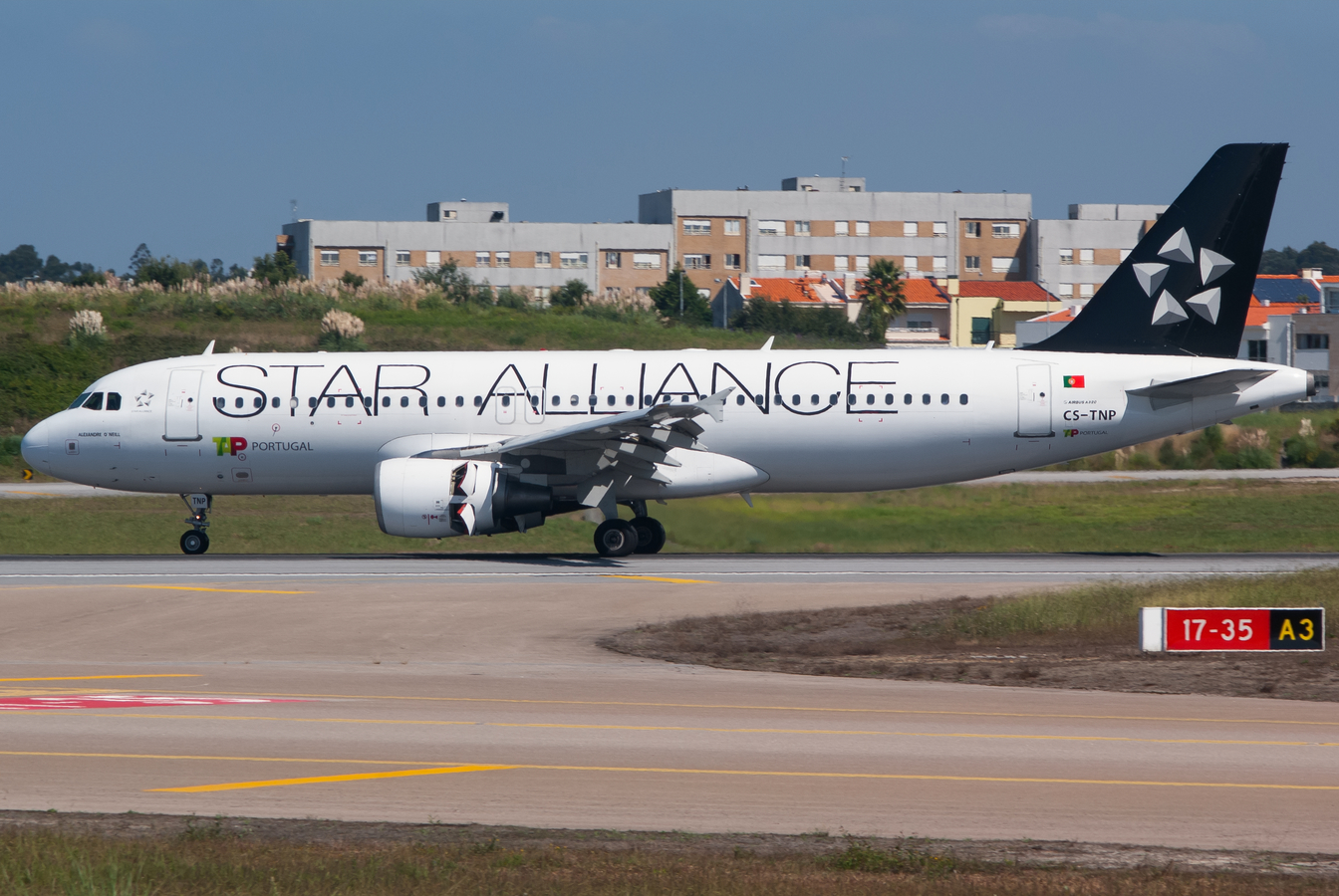 CS-TNP (2178) 2004 Airbus A320-214