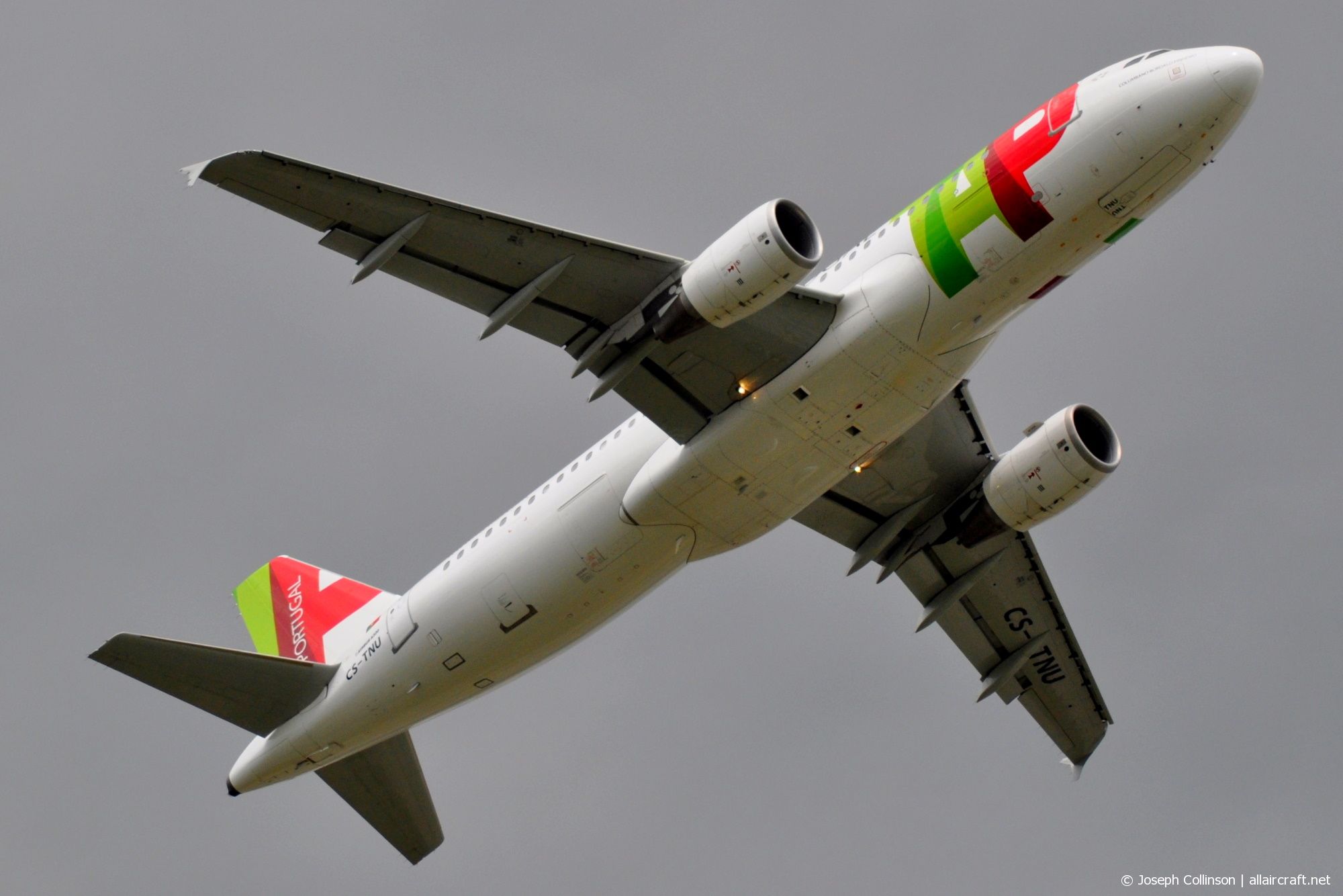 CS-TNU · Airbus A320-214 · (LHR / EGLL)