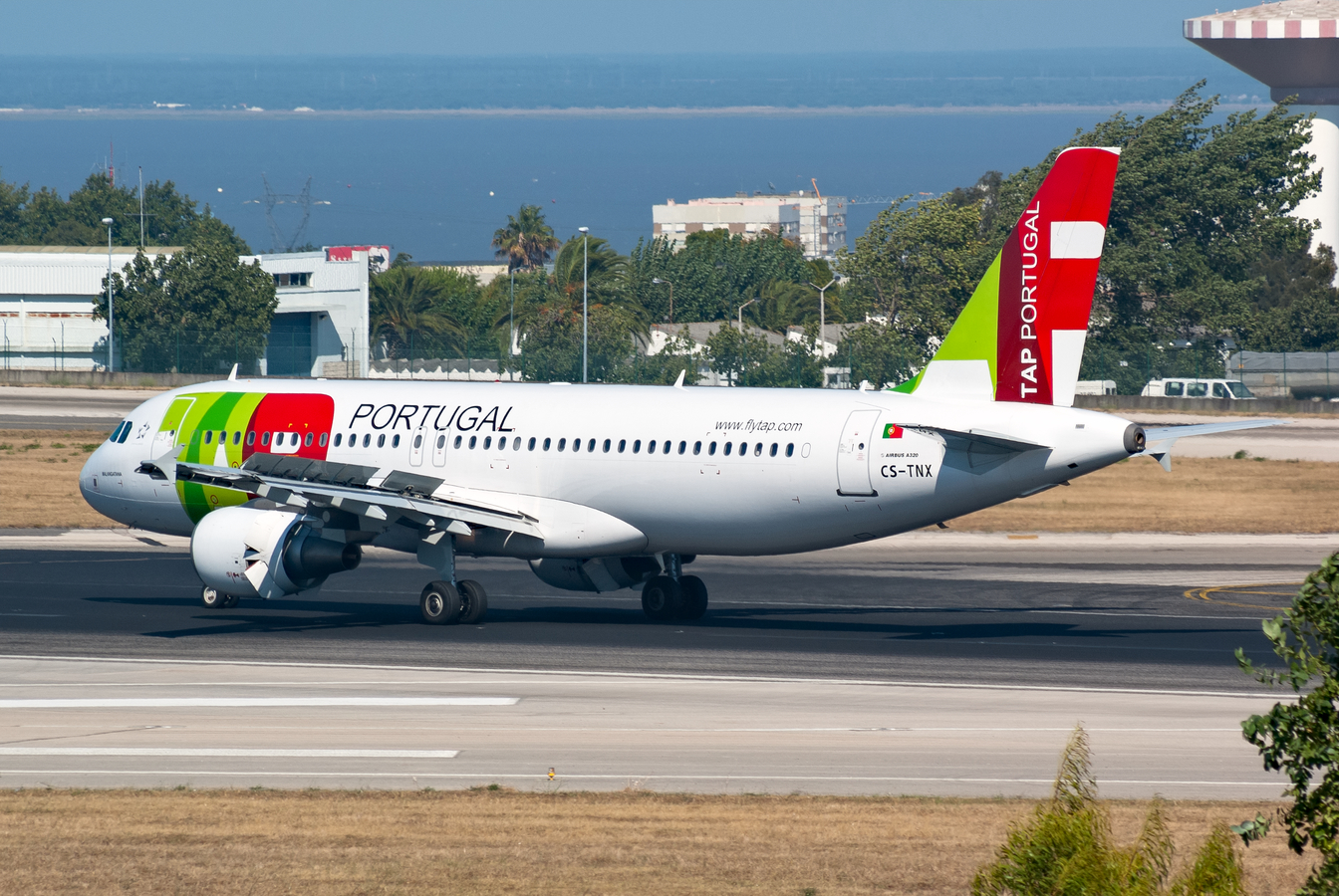 CS-TNX · Airbus A320-214 · (LIS / LPPT)