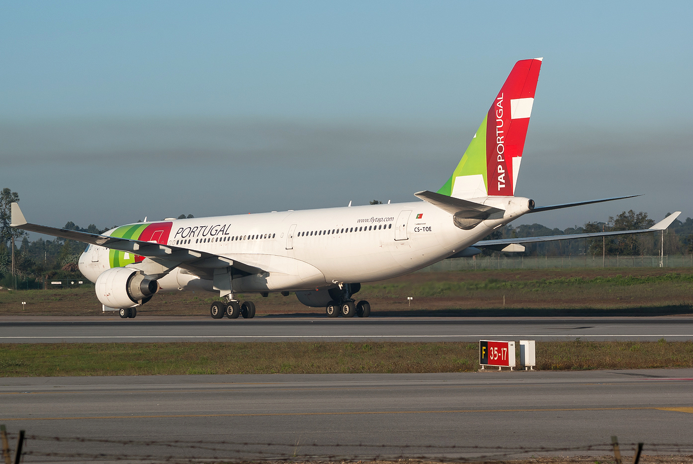 CS-TOE (305) 1999 Airbus A330-223