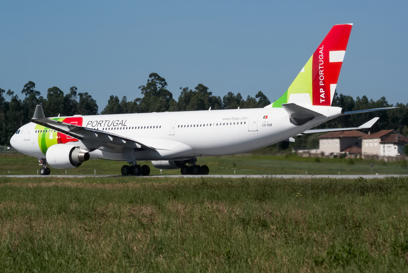 CS-TOE · Airbus A330-223 · (OPO / LPPR)