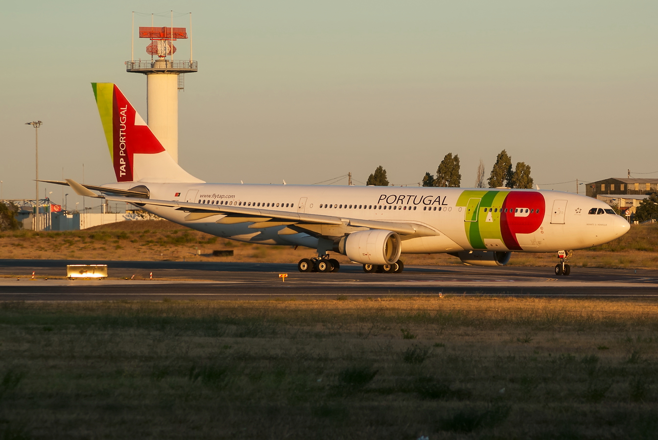 CS-TOF · Airbus A330-223 · (LIS / LPPT)