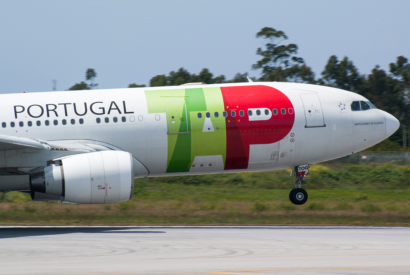 CS-TOG · Airbus A330-223 · (OPO / LPPR)