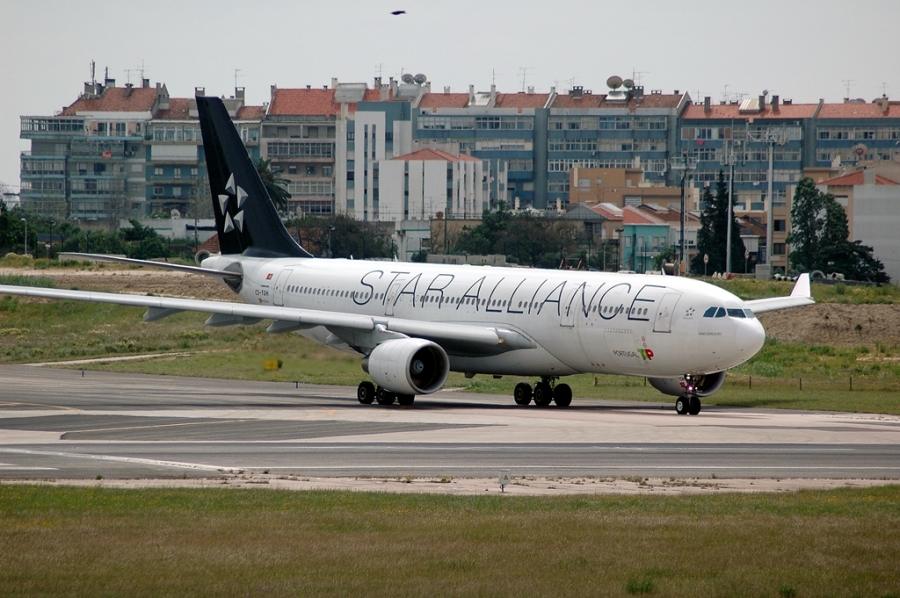 CS-TOH · Airbus A330-223 · (LIS / LPPT)