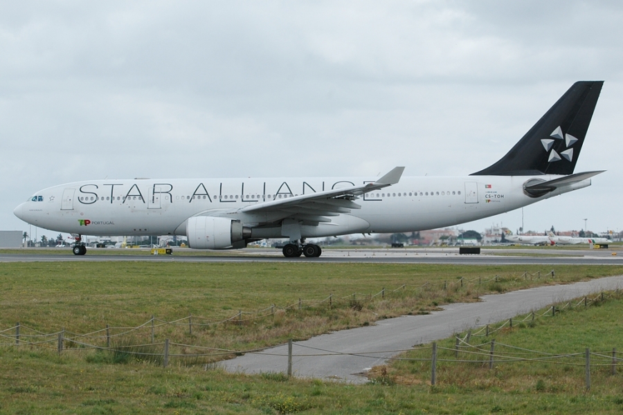 CS-TOH · Airbus A330-223 · (LIS / LPPT)