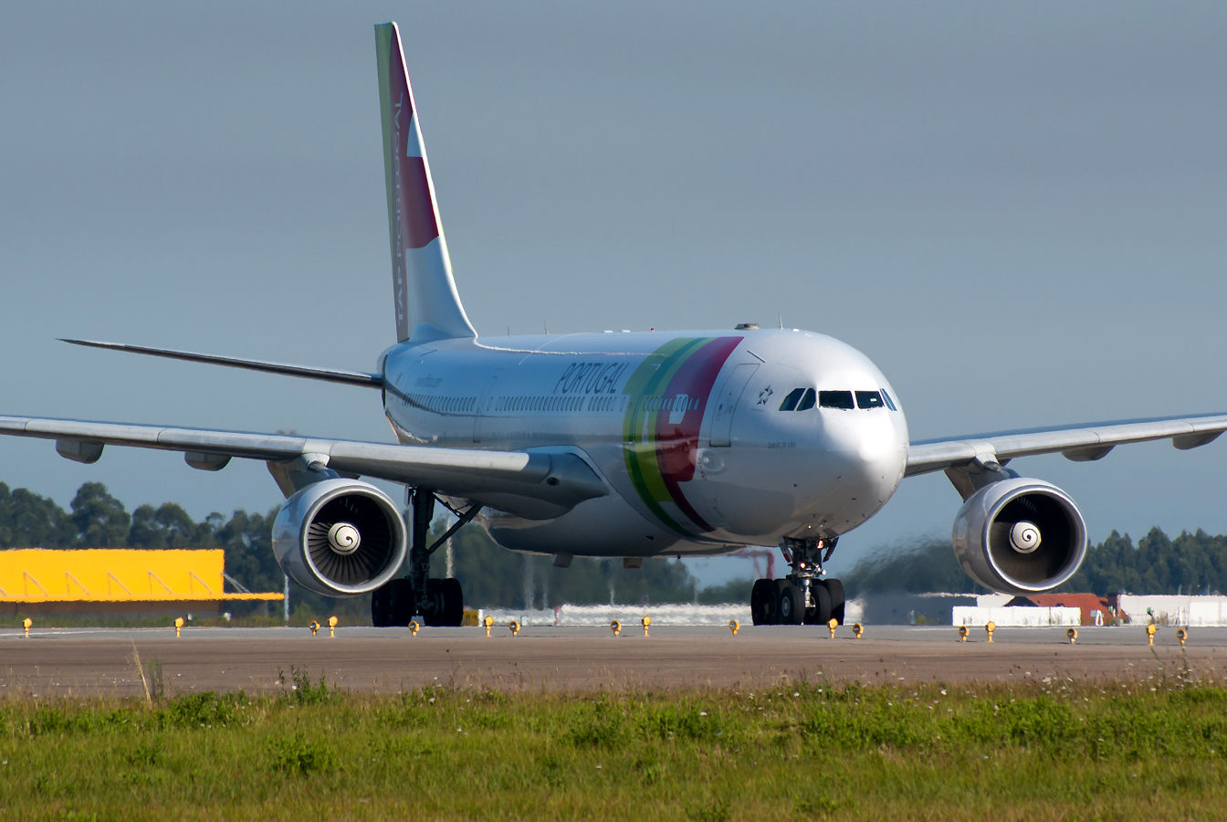CS-TOI · Airbus A330-223 · (OPO / LPPR)