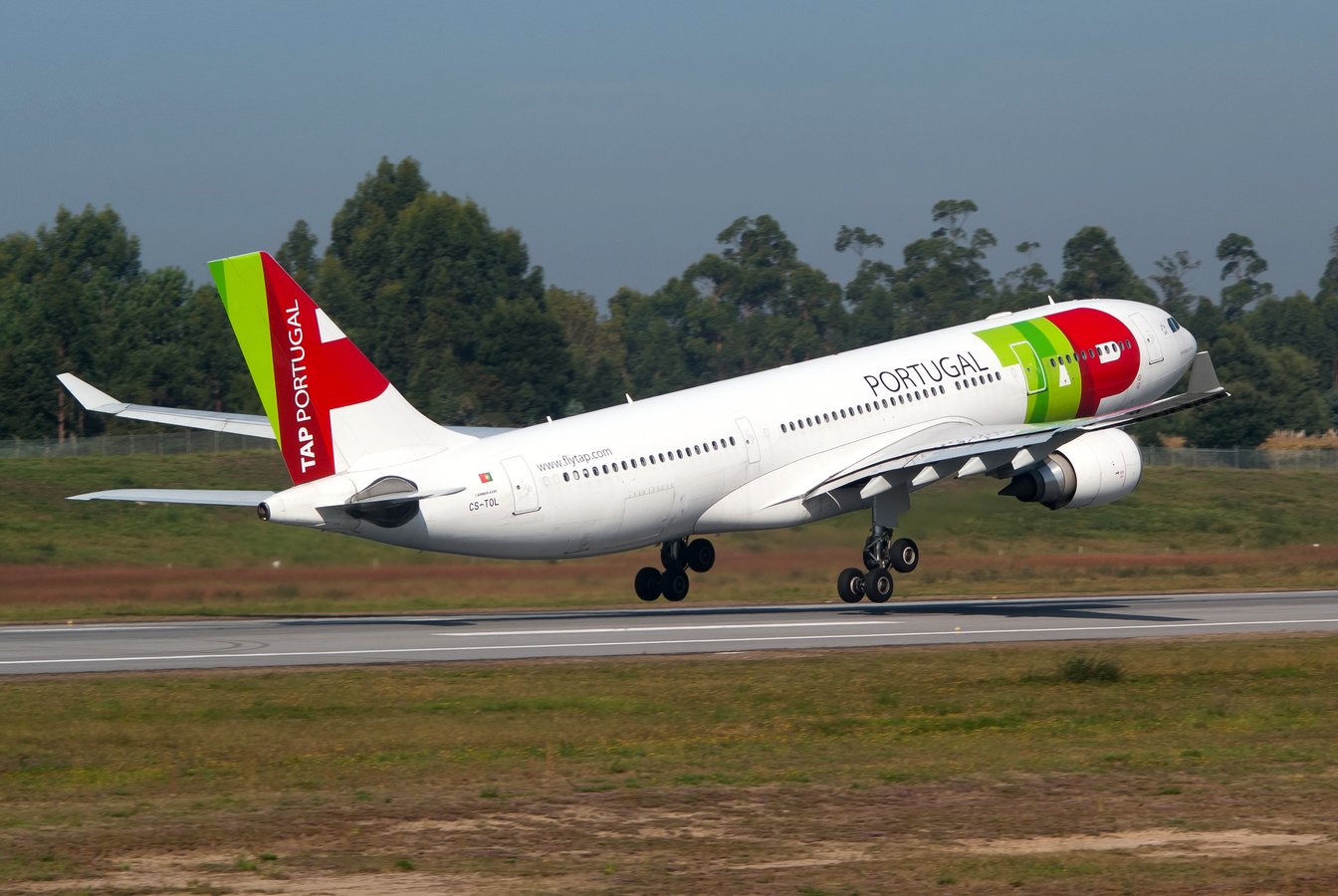 CS-TOL (877) 2007 Airbus A330-202