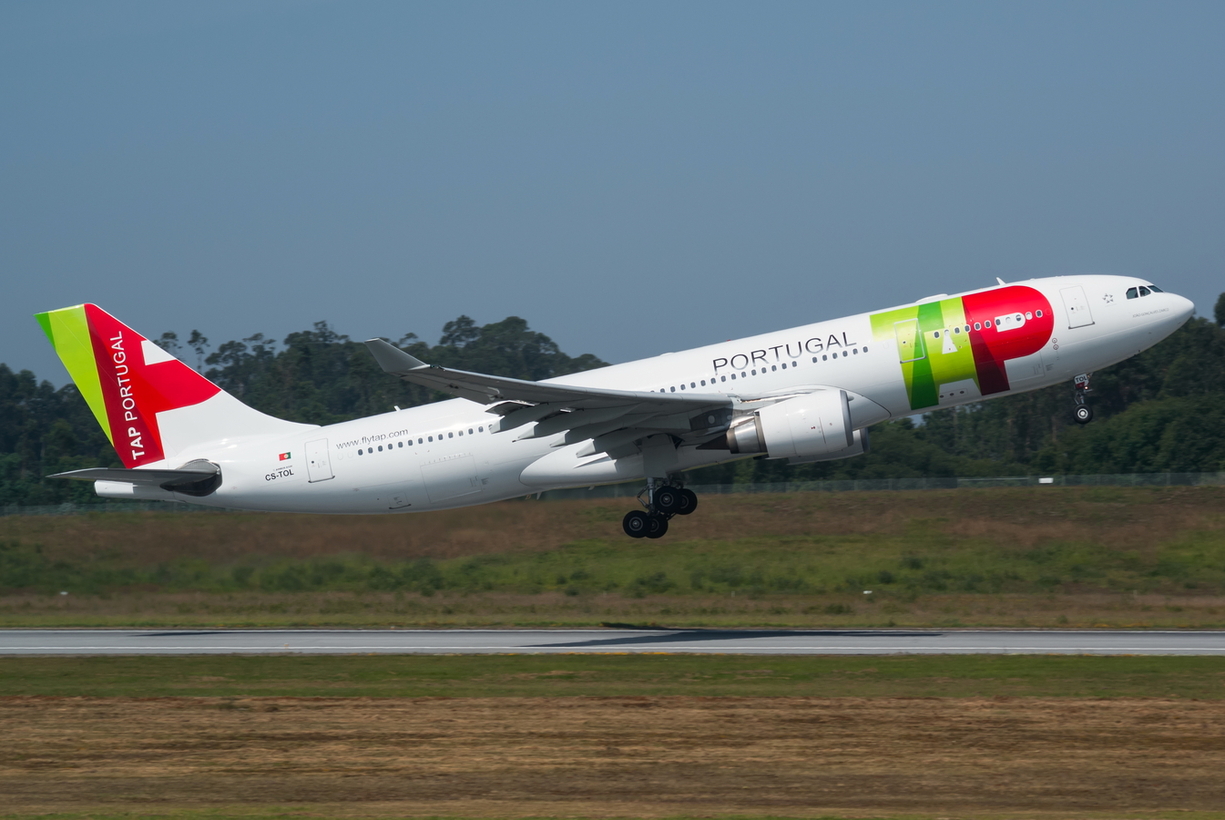 CS-TOL · Airbus A330-202 · (OPO / LPPR)