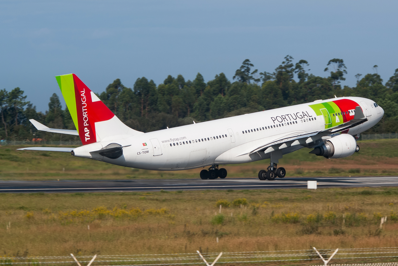 CS-TOM (899) 2008 Airbus A330-202