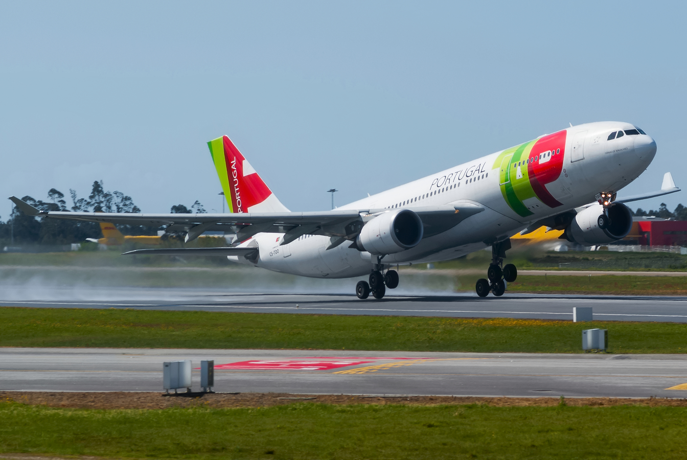 CS-TOO · Airbus A330-202 · (OPO / LPPR)