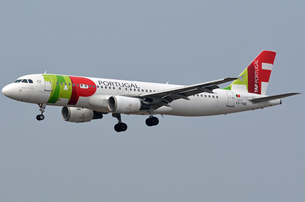 CS-TQD (870) 1999 Airbus A320-214