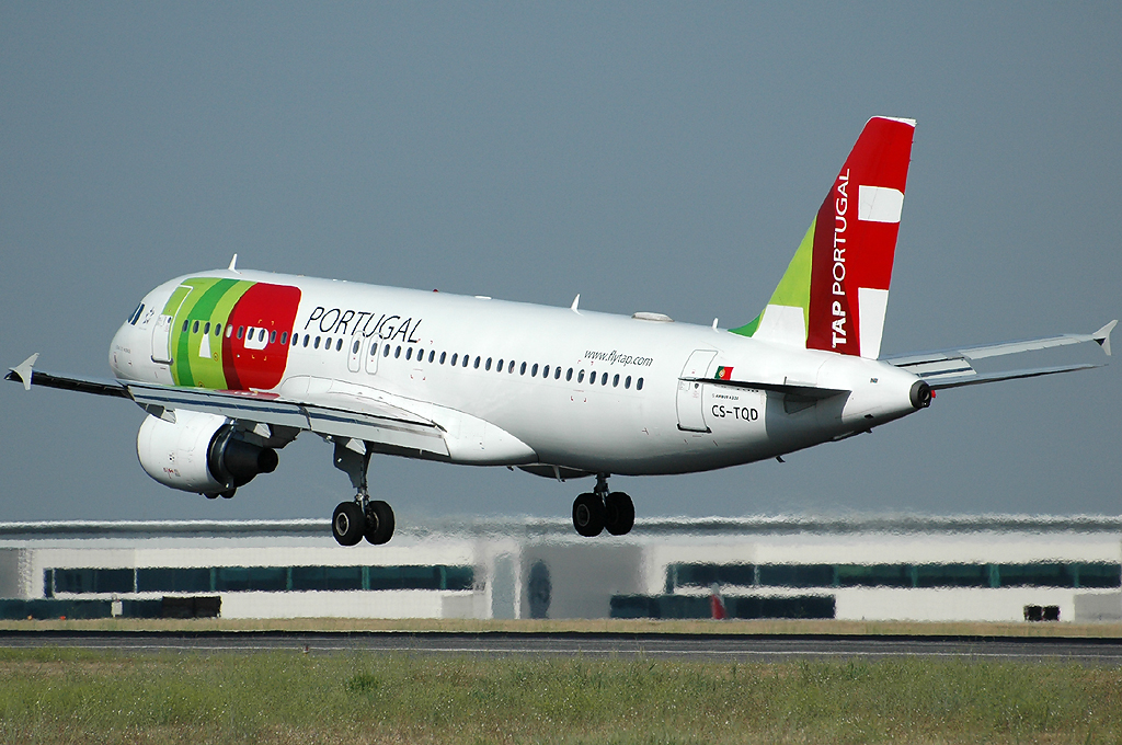 CS-TQD · Airbus A320-214 · (LIS / LPPT)