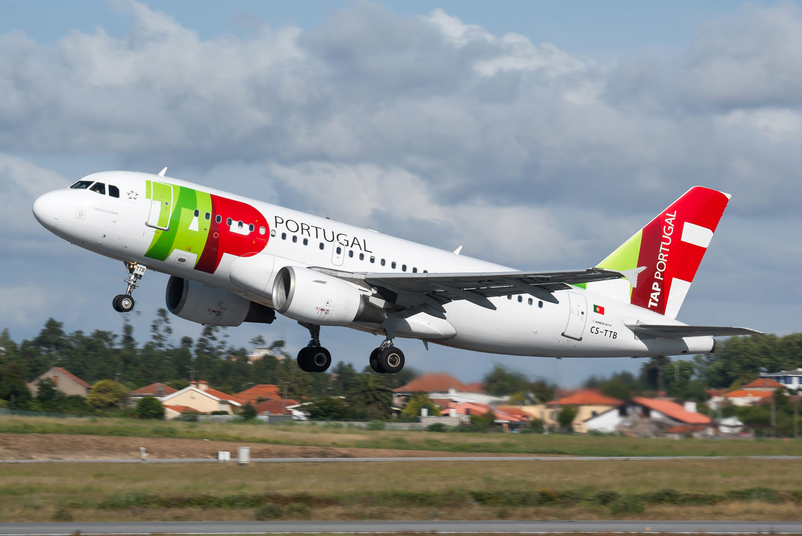 CS-TTB · Airbus A319-111 · (OPO / LPPR)