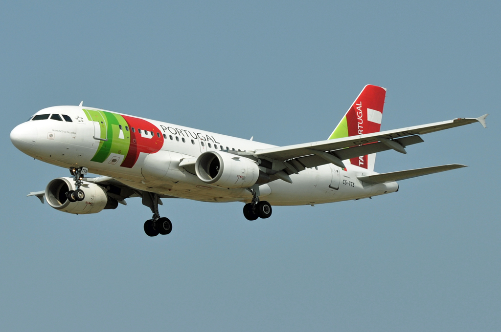 CS-TTE (821) 1998 Airbus A319-111