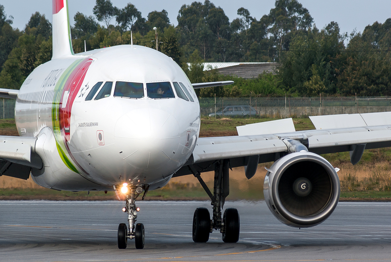 CS-TTF · Airbus A319-111 · (OPO / LPPR)