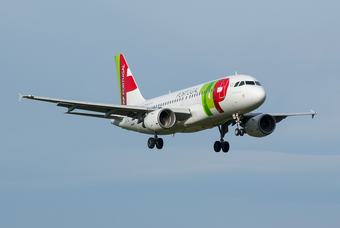 CS-TTG (906) 1998 Airbus A319-111