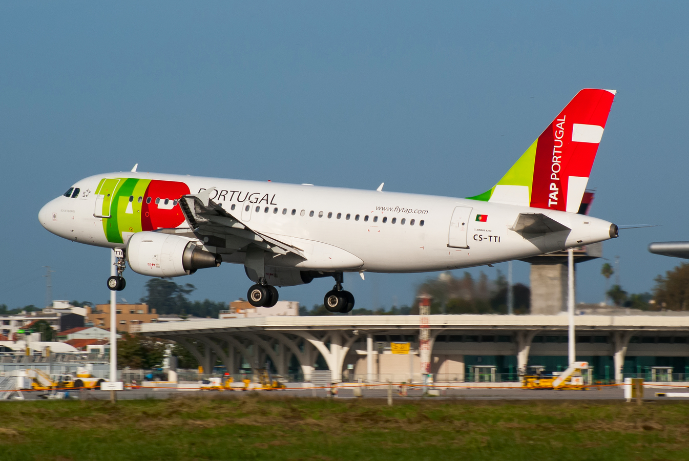 CS-TTI · Airbus A319-111 · (OPO / LPPR)