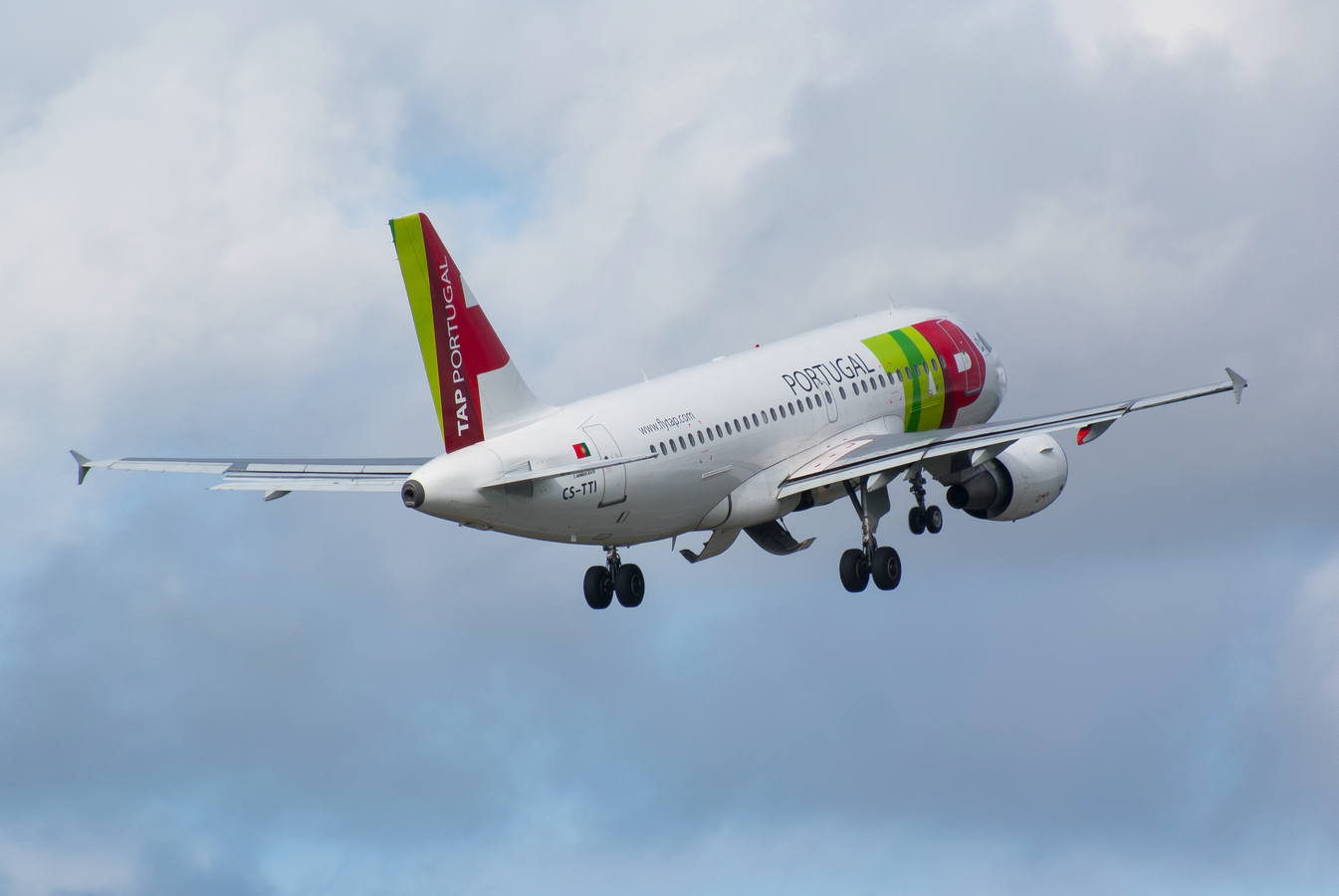 CS-TTI · Airbus A319-111 · (OPO / LPPR)