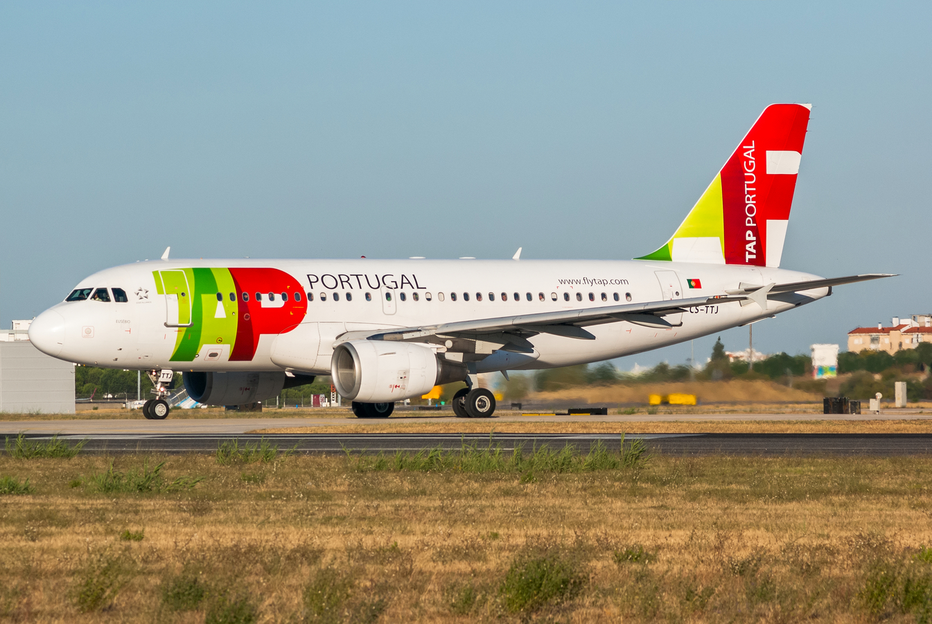 CS-TTJ (979) 1999 Airbus A319-111